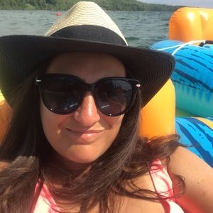 Meet your Posher, Julia